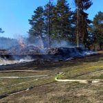 Bieszczady: Ogień trawi drewniany pensjonat. Są poszkodowani