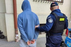 Brutalny atak pod szkołą w Rzeszowie. 17-latek zatrzymany za pobicie 16-latka