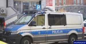 Ewakuowano kilkadziesiąt osób w Lubaczowie. Podejrzana paczka na terenie sklepu