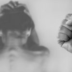 Horror partnerki 45-latka. Związał ją taśmą, dusił i ranił nożem. Sąd zdecydował ws. agresora