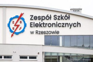 Koniec lekcji o 19:00. Rzeszowski „Elektronik” otworzył nowoczesne skrzydło