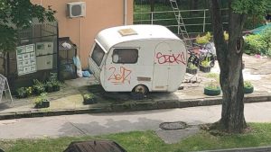 Przełom przy Jałowego? Miasto sprzedaje grunt, by ukrócić zbieractwo. „Czekamy na tragedię?”