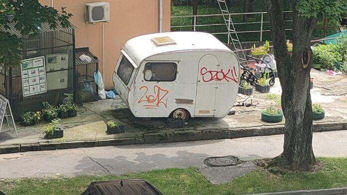 jalowego-przyczepa-na-posesji jałowego