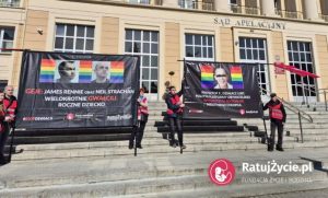 Przełomowy wyrok w Rzeszowie ws. transpłciowego ucznia. Przeciwnicy: "Stop genderowaniu dzieci"