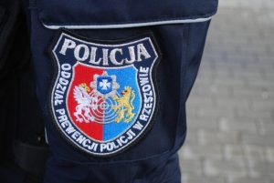 Przypadkowe spotkanie z policją zakończyło się dwoma zatrzymaniami. Jeden miał narkotyki, drugi był poszukiwany