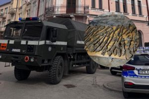 Sensacyjne odkrycie w muzeum, interweniowali saperzy. Wojenny arsenał pod kamienicą [ZDJĘCIA]