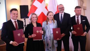 Szwajcarski miliard dzielony w Polsce. Podkarpackie trio bierze z tego aż 230 mln zł