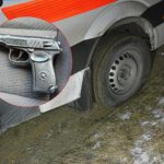 19-letni nożownik sterroryzował mieszkańców. Wcześniej uszkodził karetkę i radiowóz [ZDJĘCIA]