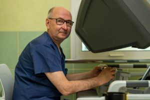 500 operacji robotem da Vinci. Lekarz z Rzeszowa w krajowej czołówce [ZDJĘCIA]