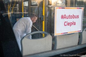Autobus Ciepła zjechał do zajezdni. Dziennie 400 litrów zupy [ZDJĘCIA]