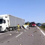 Autostrada A4 znów przejezdna. Ranny 26-latek i monitoring baterii „elektryka” [AKTUALIZACJA]