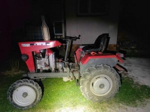 Czerwony ciągnik owiany złą sławą. Kierowca może trafić za kratki