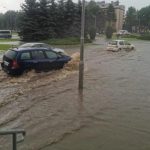 Gwałtowne opady deszczu nadciągają na Podkarpacie. IMGW ostrzega ws. poziomu wody w rzekach