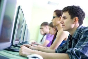 Ministerstwo Cyfryzacji wyda 122 mln zł na sprzęt dla uczniów. Ile trafi na Podkarpacie?