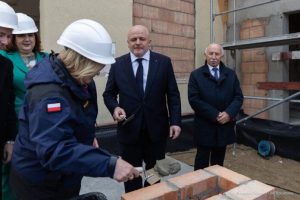 Nowe sale lekcyjne, hala sportowa, ale i schron. Szykuje się rozbudowa IX LO