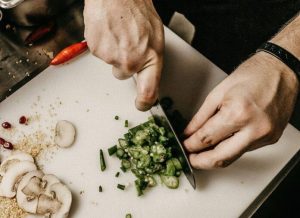 Oferta pracy: Pracownik pomocniczy w kuchni w Palikówce