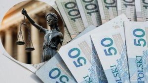 Pieniądze klientów chowała za szafą. Kasjerka oskarżona o wielkie przywłaszczenie