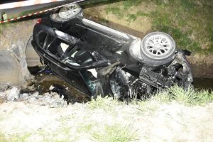 Pijany kierowca BMW doprowadził do dramatu. Wiózł trzech pijanych pasażerów [ZDJĘCIA]