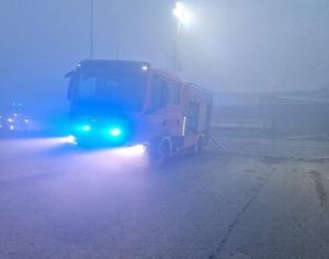 Potężny pożar sortowni odpadów w Strzyżowie. Ponad 110 strażaków w akcji i Alert RCB