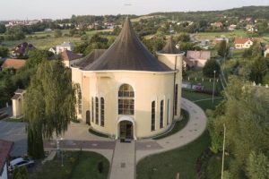 Śmierć strażaka w Wielką Sobotę w Rzeszowie. Dramatyczne sceny przy kościele