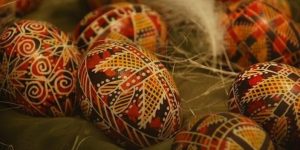 Wielkanocna rewolucja przy stole. Na Podkarpaciu mężczyźni chwytają za nożyki