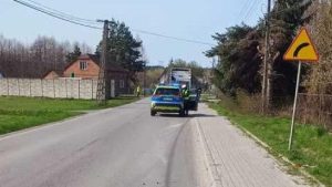 Zderzenie z naczepą ciężarówki. Kierowca był mocno pijany