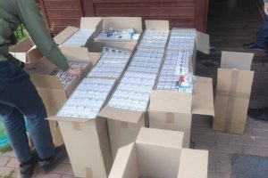 130 tys. nielegalnych papierosów w domu pod Rzeszowem. Straty sięgają ponad 180 tys. zł