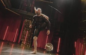 Człowiek guma zaprezentuje swój talent na Rynku w Rzeszowie