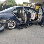 Dwa miesiące za kółkiem i koniec. 18-latek rozbił Volvo na ogrodzeniu