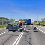Fatalny poranek na obwodnicy. Strażacy wycinali kierowcę z rozbitego Opla