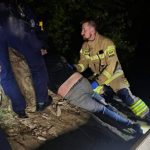 Mężczyzna tonął - policjanci go słyszeli, ale nie mogli znaleźć w ciemnościach