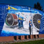 Nowy mural lotniczy w Rzeszowie. W tle ważna inwestycja w przyszłość uczniów [ZDJĘCIA]