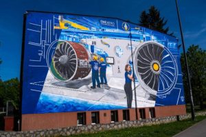 Nowy mural lotniczy w Rzeszowie. W tle ważna inwestycja w przyszłość uczniów [ZDJĘCIA]