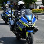Pościg za BMW przerwany przez wypadek. Motocykl uderzył w kobietę
