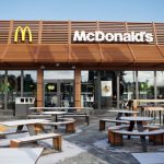 Rozbite auta przy McDonald's. Poranny wypadek postawił służby na nogi