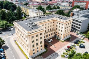 Sąd nad sztuczną inteligencją i spotkanie z gwiazdą TV. Wyjątkowy wieczór w rzeszowskim sądzie