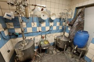 Służby były bezlitosne. Ponad 600 litrów bimbru poszło pod klucz, nici z procentów!