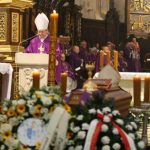 Tłumy żegnały arcybiskupa Józefa Michalika. "Był przekonany, że pasterz nie może milczeć"