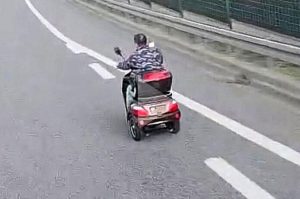 Wjechał wózkiem inwalidzkim na obwodnicę miasta. Interweniowała policja