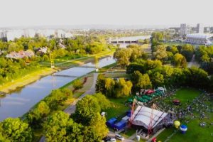 Wrocław pije kawę nad samą Odrą, Rzeszów mija Wisłok na rowerze. Czas to zmienić?