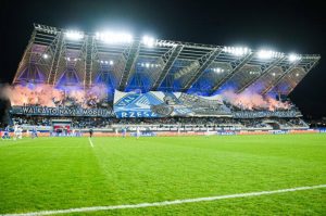 Wtargnął na boisko podczas meczu Stal Rzeszów - Wisła Kraków. 50-latek z zarzutami