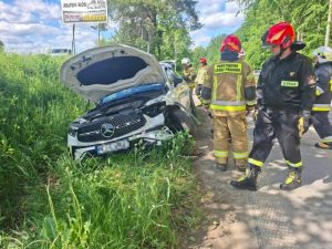 Wymuszenie pierwszeństwa. Luksusowy mercedes może już nie wrócić na drogi [ZDJĘCIA]