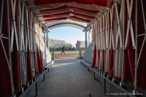 Zastygł asfalt pod bieżnię na Resovii. Budowa PCLA przyspiesza przed finałem