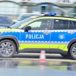 Zderzenie dwóch samochodów przy węźle S19. Jeden pojazd w rowie