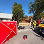 75-latek na skuterze zderzył się z samochodem. Trafił do szpitala [ZDJĘCIA]