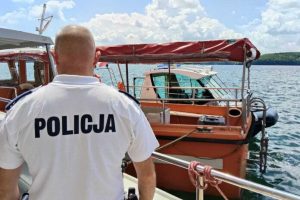 Akcja w Solinie wciąż trwa. Służby próbują wydobyć ciało mężczyzny, który utonął w jeziorze [WIDEO]
