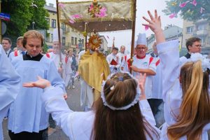 Boże Ciało w Rzeszowie. Będą liczne procesje i utrudnienia w ruchu [TRASY]