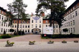 Burza wokół konsolidacji szpitala w Mielcu z USK w Rzeszowie. Radni zamknęli się przed protestującymi [WIDEO]