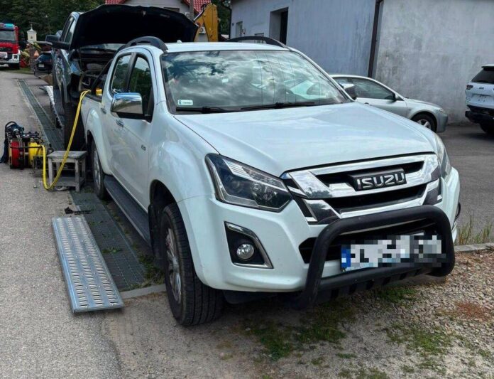 przygnieciony-przez-suva-03 wypadek suv przygniecenie