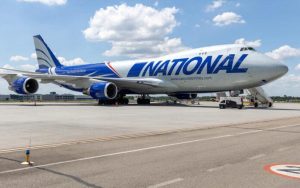 Gigant z USA wylądował pod Rzeszowem. Boeing 747 na lotnisku w Jasionce [ZDJĘCIA]